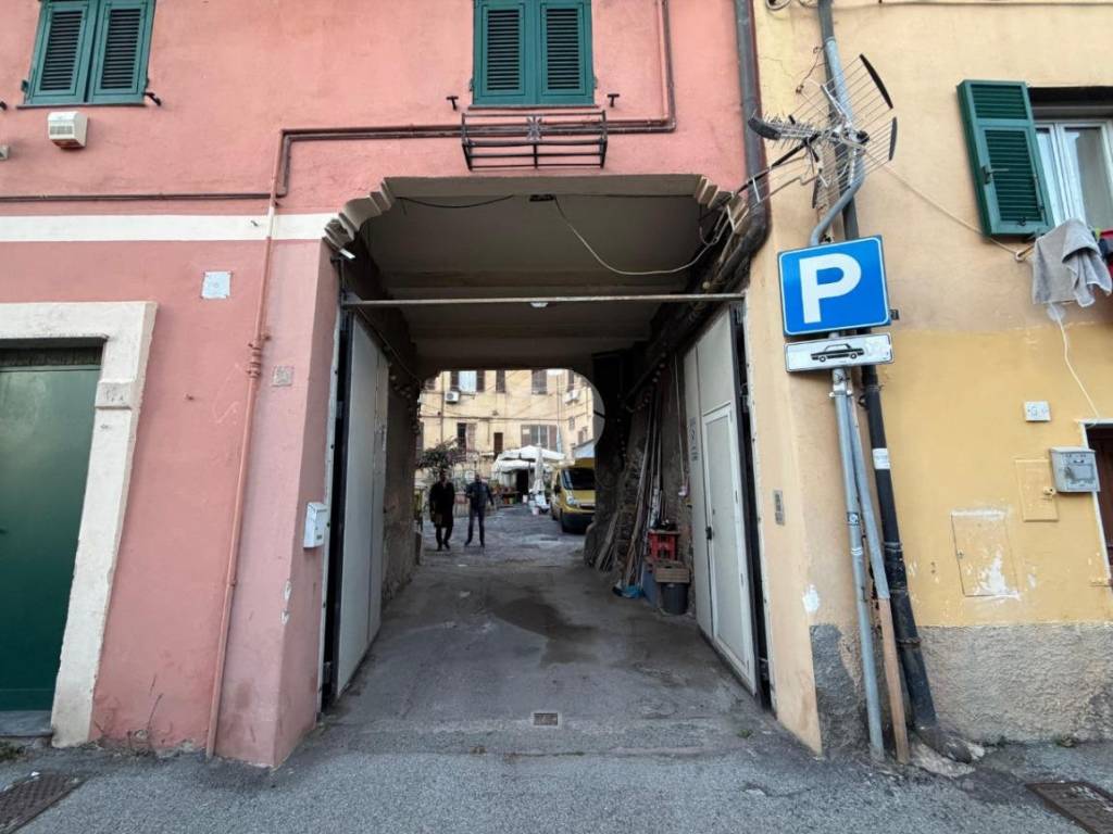 Immobile a Genova in Via Umberto Bertolotti, 30 - Foto 2