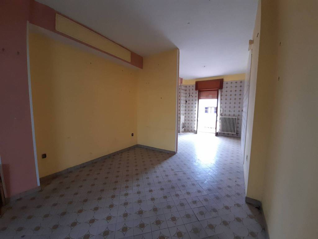 Palazzo / stabile a Maddaloni in Via Caudina, 93 - Foto 4