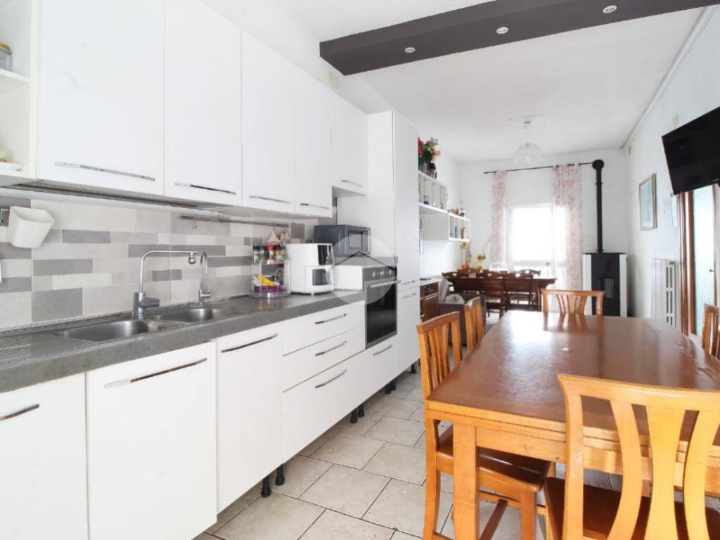 Casa indipendente a Alba adriatica in Via Bafile, 48 - Foto 5