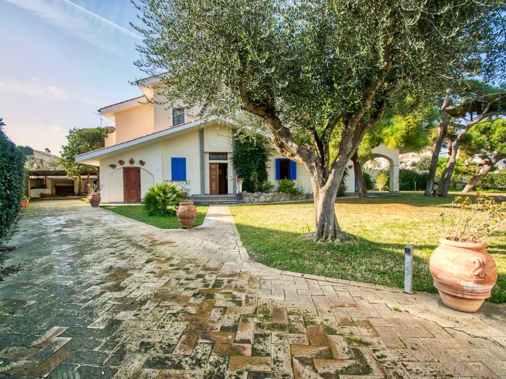Villa a Fiumicino in Viale Viareggio - Foto 2