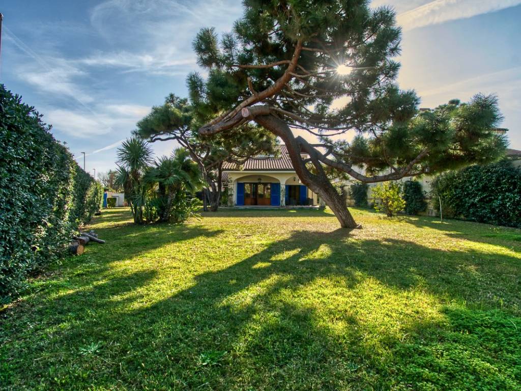 Villa a Fiumicino in Viale Viareggio - Foto 4