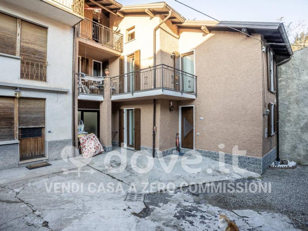 Appartamento a Montegrino valtravaglia in Via Giuseppe Garibaldi, 2 - Foto 2