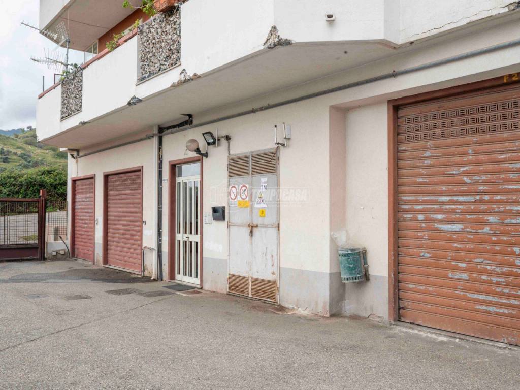 Box / garage a Messina in Complesso Edilizio Albachiara 7 - Foto 2