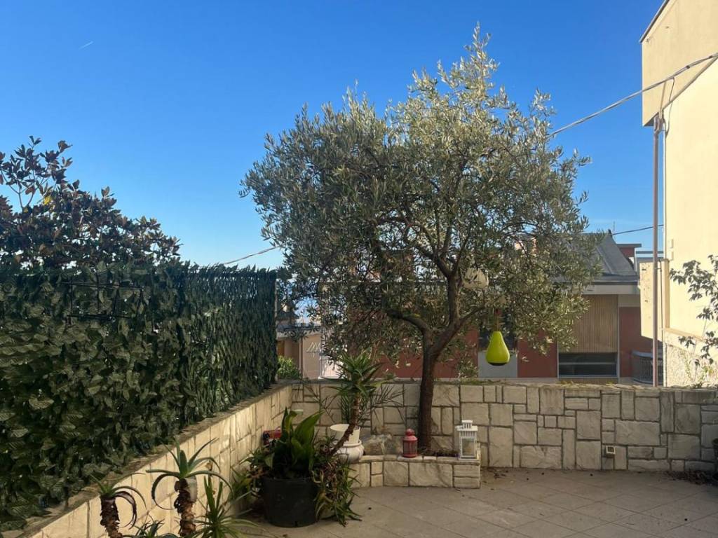 Appartamento a Genova in Via Jacopo Dal Verme - Foto 2