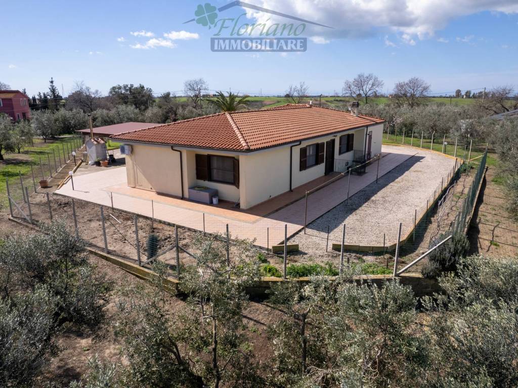 Villa a Montalto di castro in Strada della Sugarella - Foto 2