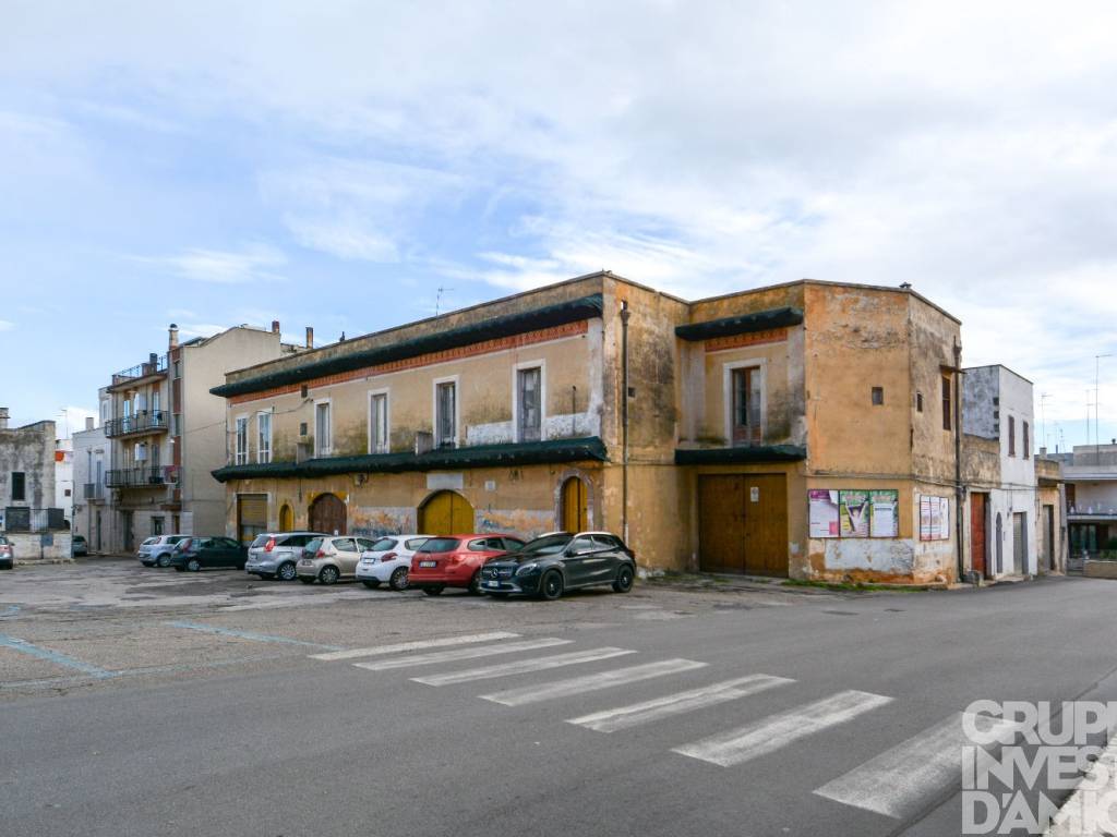 Palazzo / stabile a Ceglie messapica in Piazza della Repubblica - Foto 2
