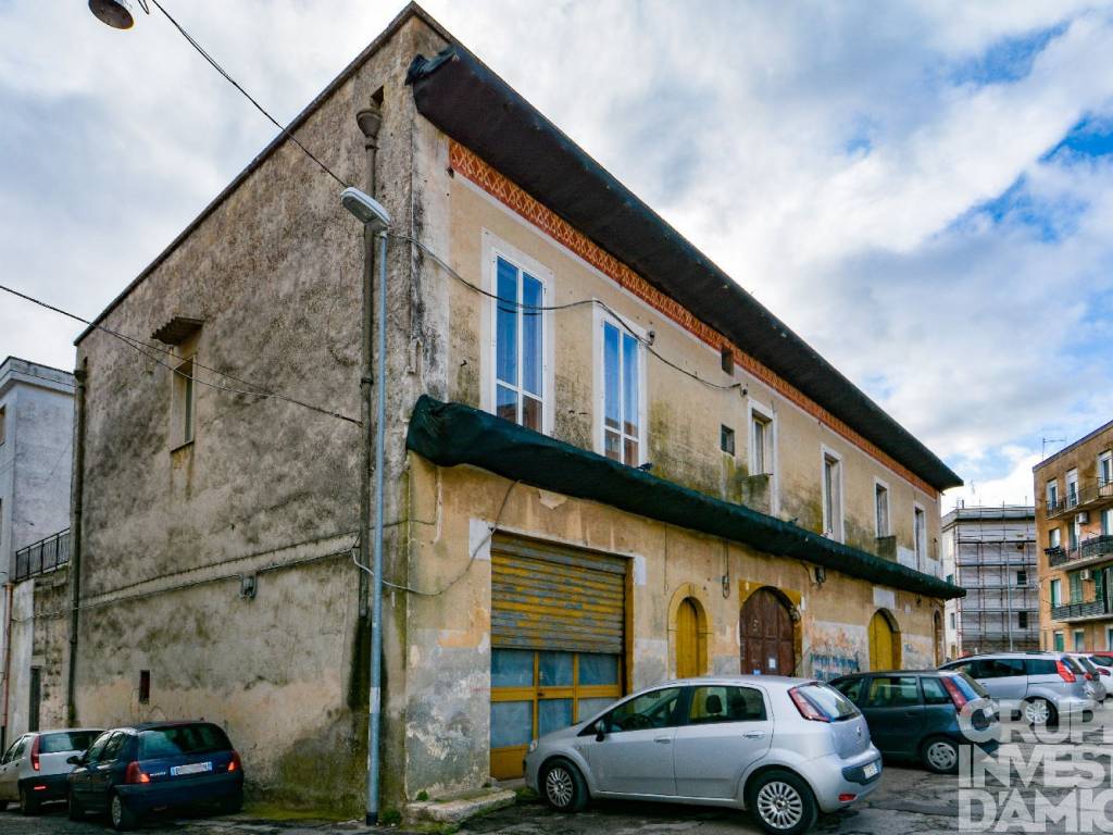 Palazzo / stabile a Ceglie messapica in Piazza della Repubblica - Foto 3