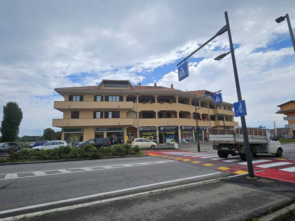 Attico / mansarda a Borgomanero in Viale John Fitzgerald Kennedy - Foto 3