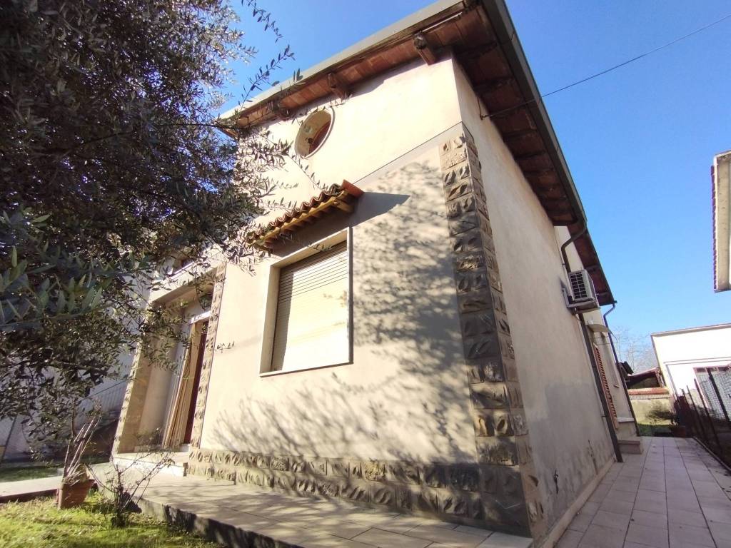 Villa a Quarrata in Via 4 Novembre - Foto 2
