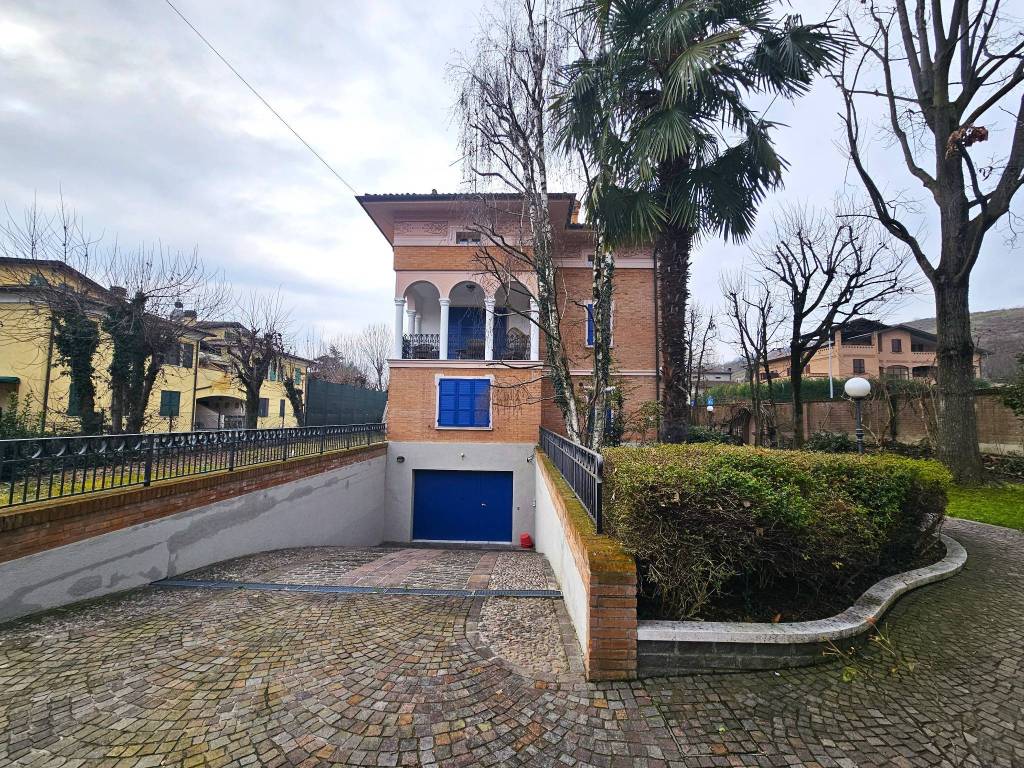 Villa a Sassuolo in Piazza Martiri Partigiani, 88 - Foto 2