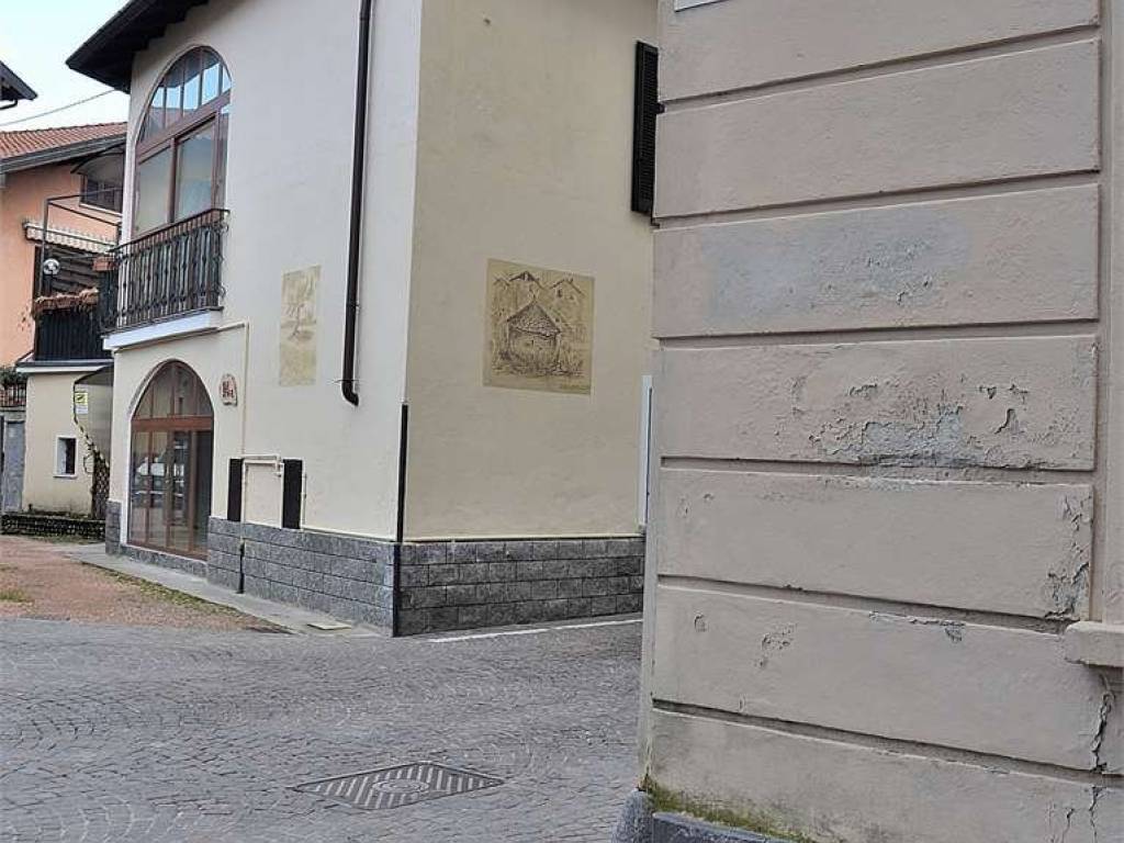 Appartamento a Gavirate in Via Magenta, 14 - Foto 2