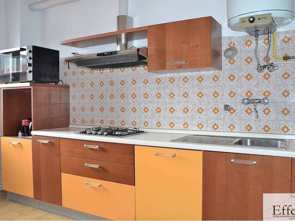 Appartamento a Gavirate in Via Magenta, 14 - Foto 3