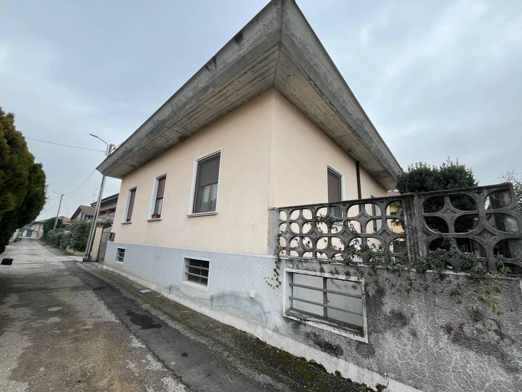 Appartamento a Busto arsizio in Via Boffalora Ticino, 9 - Foto 2