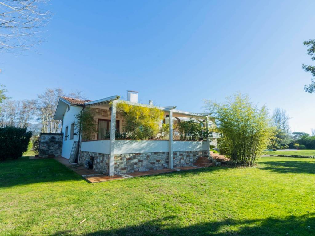 Villa a Forte dei marmi in Via della Barbiera - Foto 3