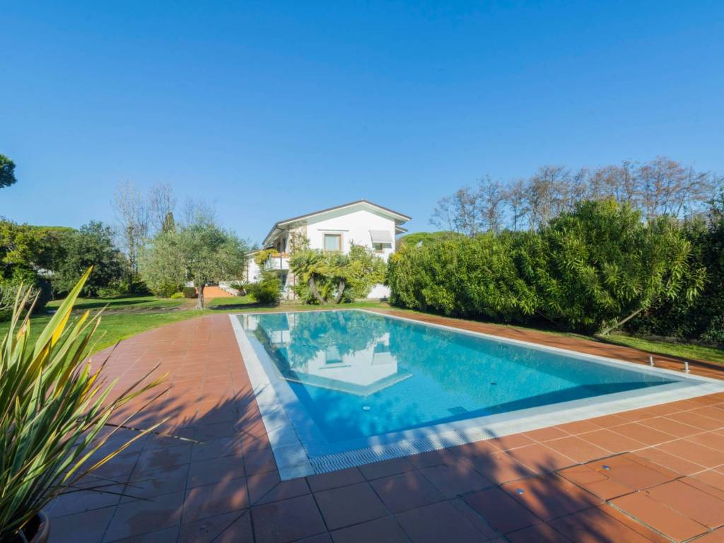 Villa a Forte dei marmi in Via della Barbiera - Foto 4