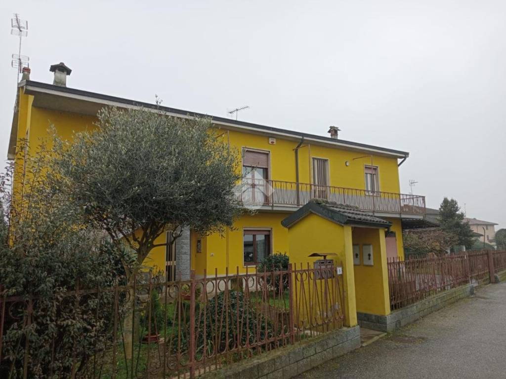 Villa a Albuzzano in Via Eugenio Montale, 5 - Foto 2