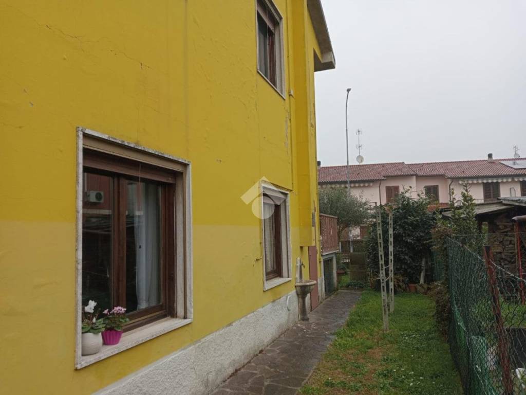 Villa a Albuzzano in Via Eugenio Montale, 5 - Foto 4