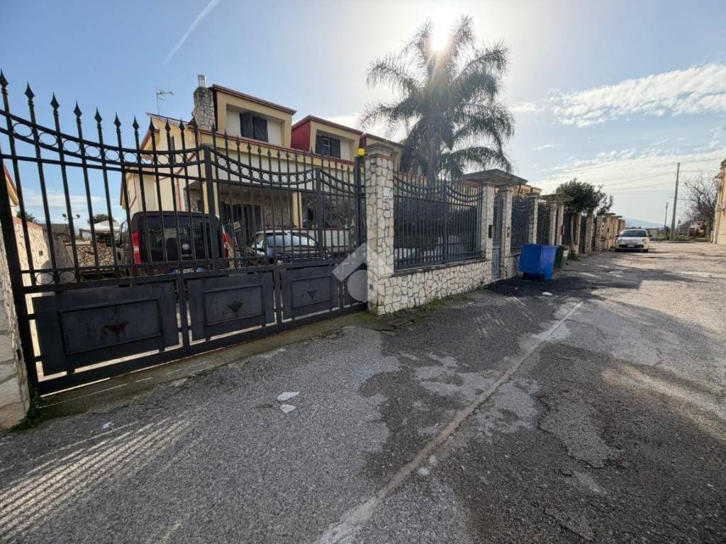 Villa a Acerra in Via Luchino Visconti, 14 - Foto 2