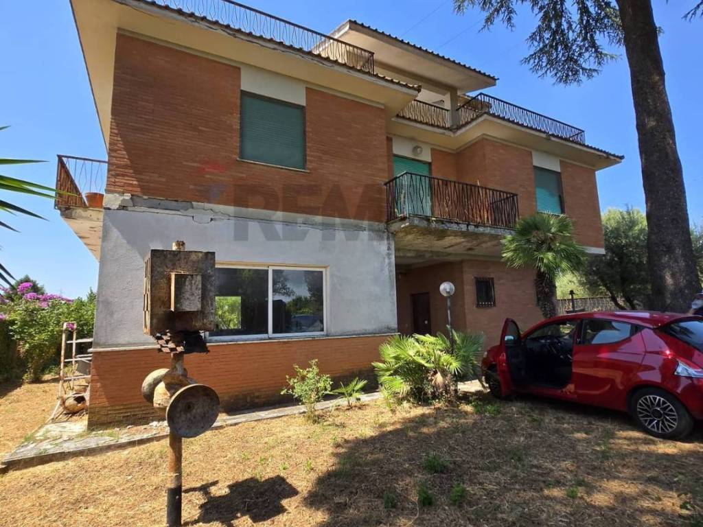 Villa a Velletri in VIA DEL FORMELLO, 141 - Foto 2