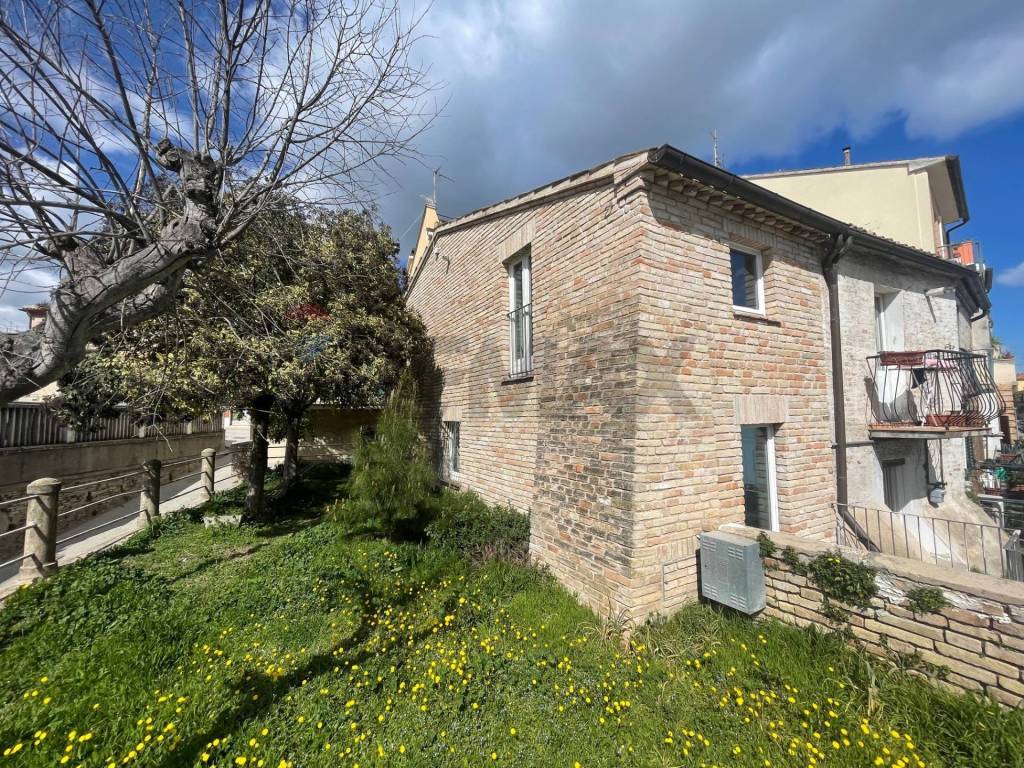 Casa indipendente a Recanati in VIA DI MONTE MORELLO, 2 - Foto 3