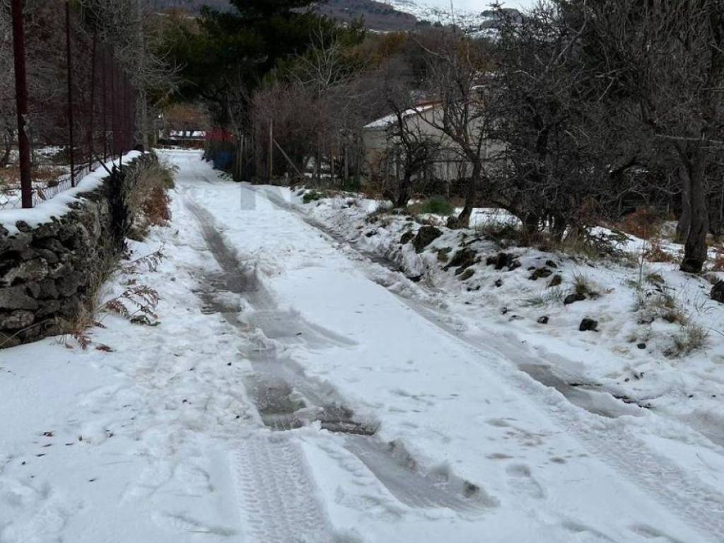 Terreno a Ragalna in contrada monte arso - Foto 4