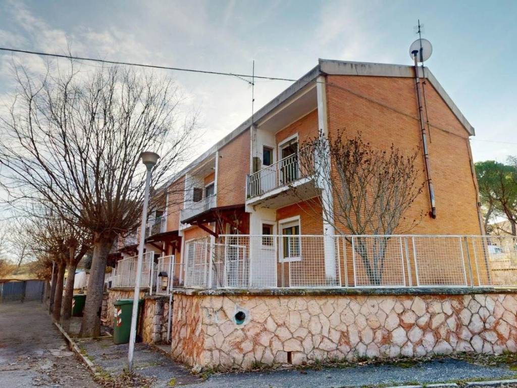 Casa indipendente a Giano dell'umbria in Villaggio Enel - Foto 2