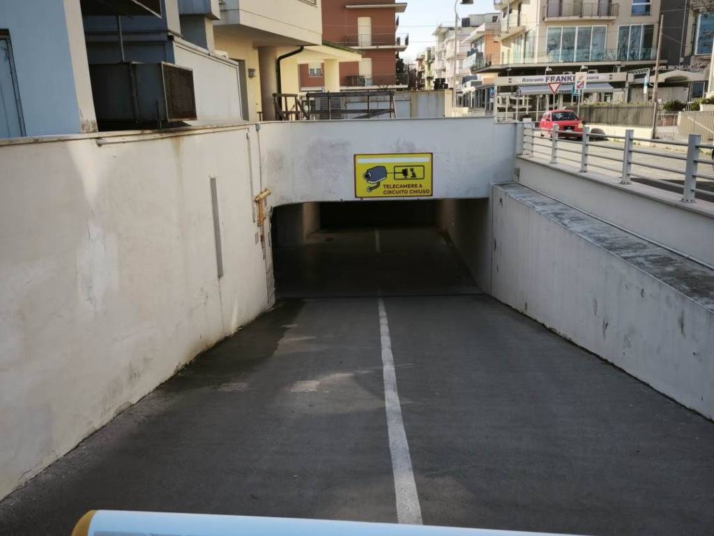 Box / garage a Rimini in via Regina Margherita, 82 - Foto 2