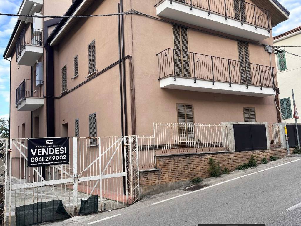 Appartamento a Teramo in Via Luigi Cadorna, 37 - Foto 2
