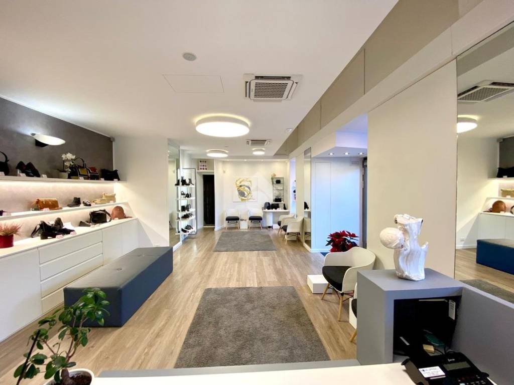 Immobile a Novara in Negozio Viale Dante, 2 - Foto 5