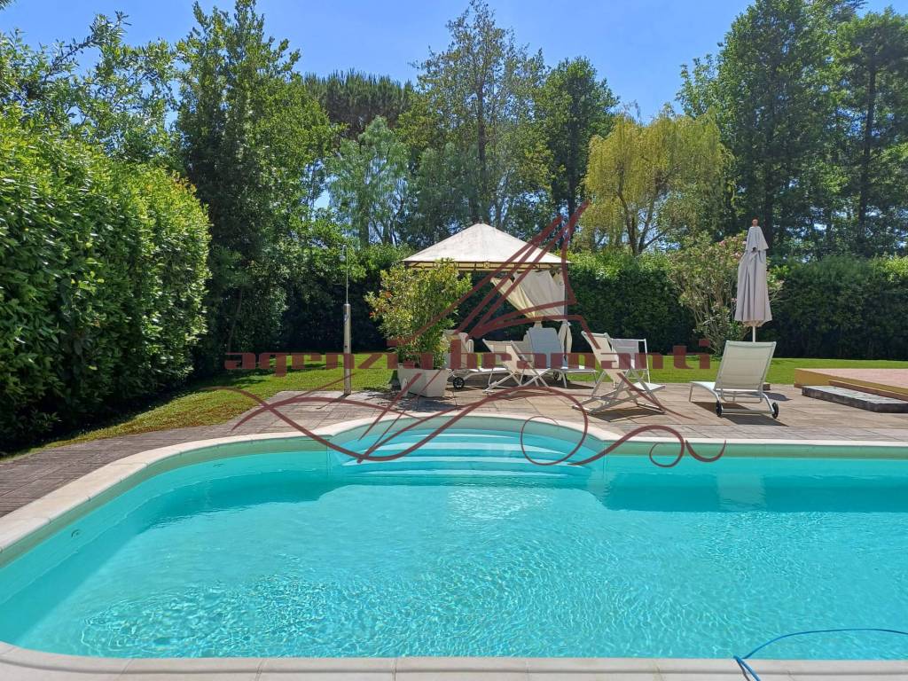 Villa a Forte dei marmi in Via Sant'Elme - Foto 2