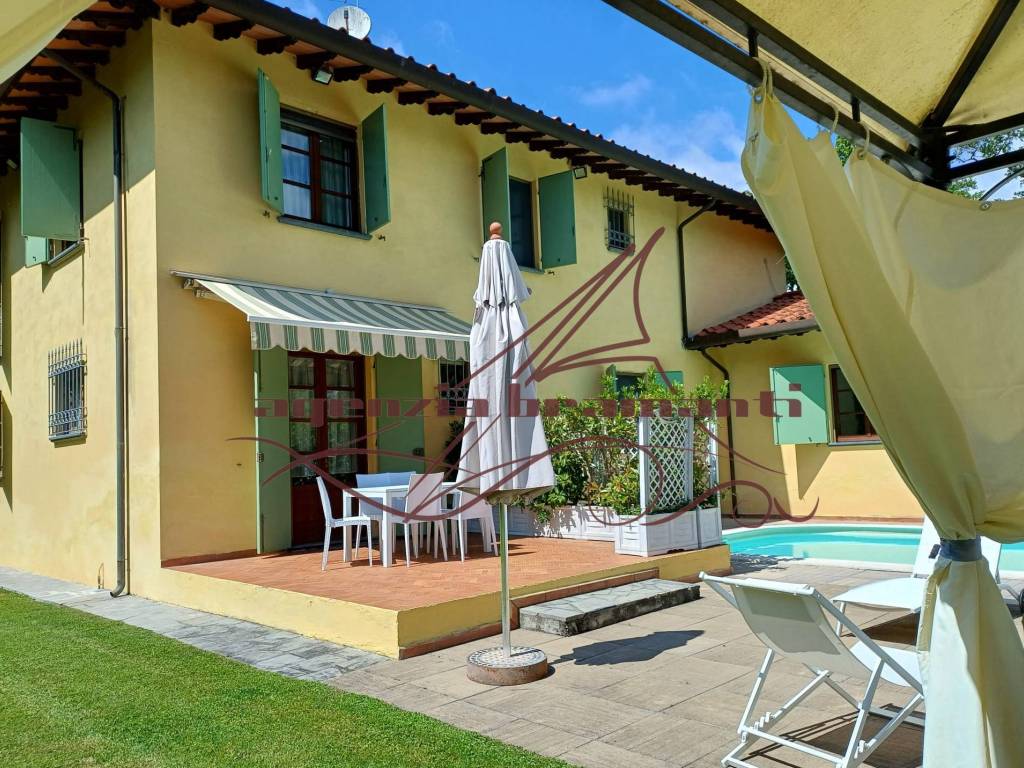 Villa a Forte dei marmi in Via Sant'Elme - Foto 3