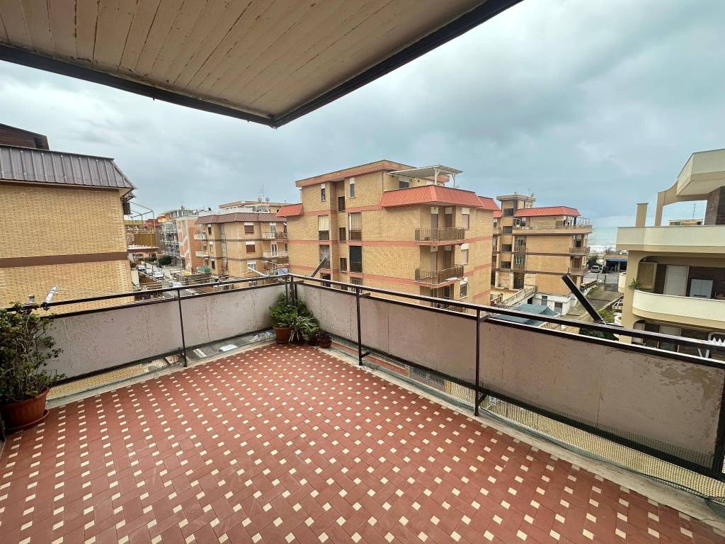 Appartamento a Pomezia in Via Lucerna - Foto 3