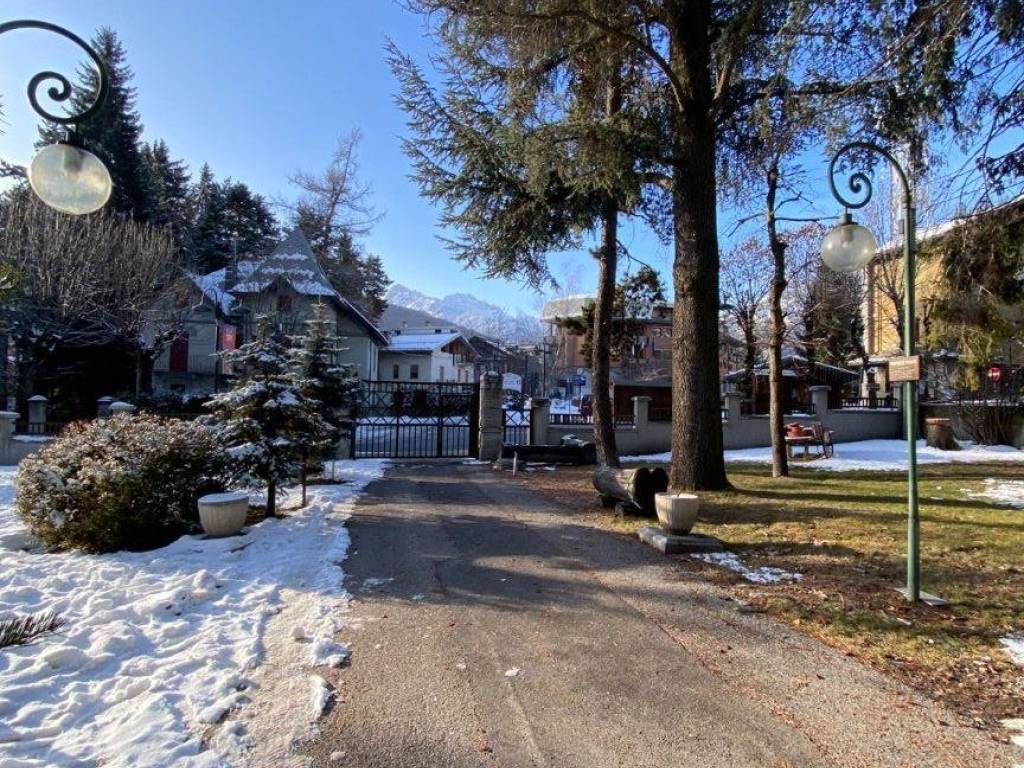 Appartamento a Bardonecchia in Via Giuseppe Francesco Medail, 43 - Foto 2