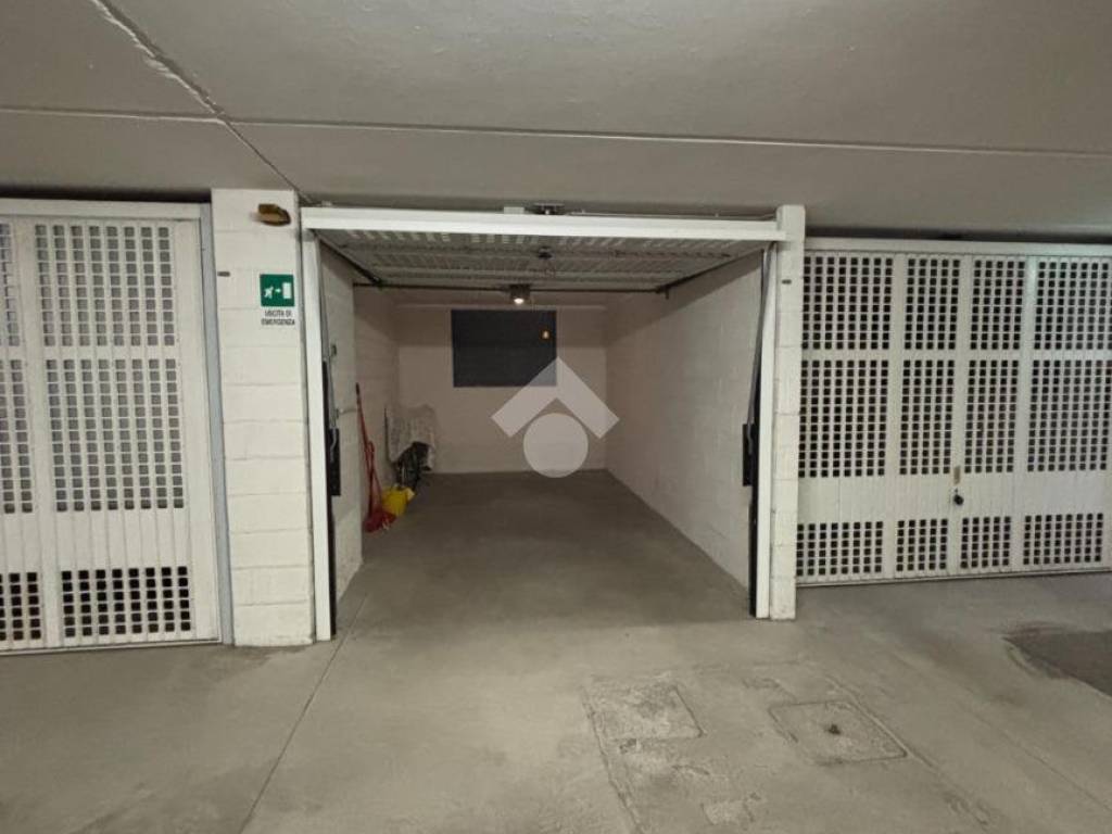 Box / garage a Rimini in Viale Giuseppe Giusti, 29 - Foto 3