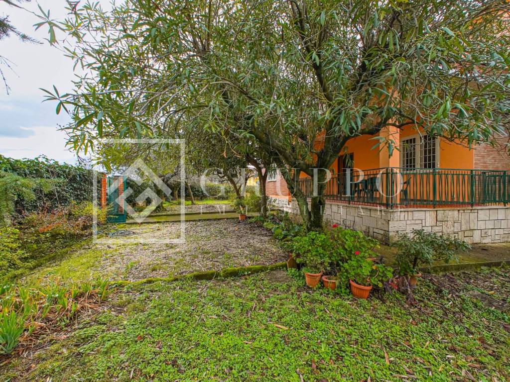 Villa a Genzano di roma in Via Augusto, 62 - Foto 2
