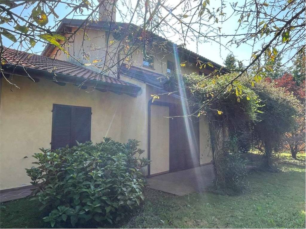 Villa a Agrate conturbia in Via Roma - Foto 2