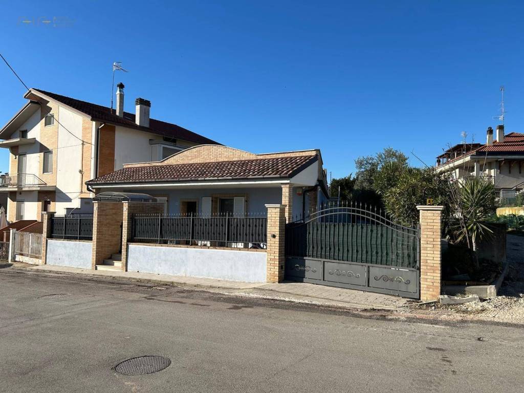 Villa a San benedetto del tronto in via Moncalieri, 13 - Foto 3