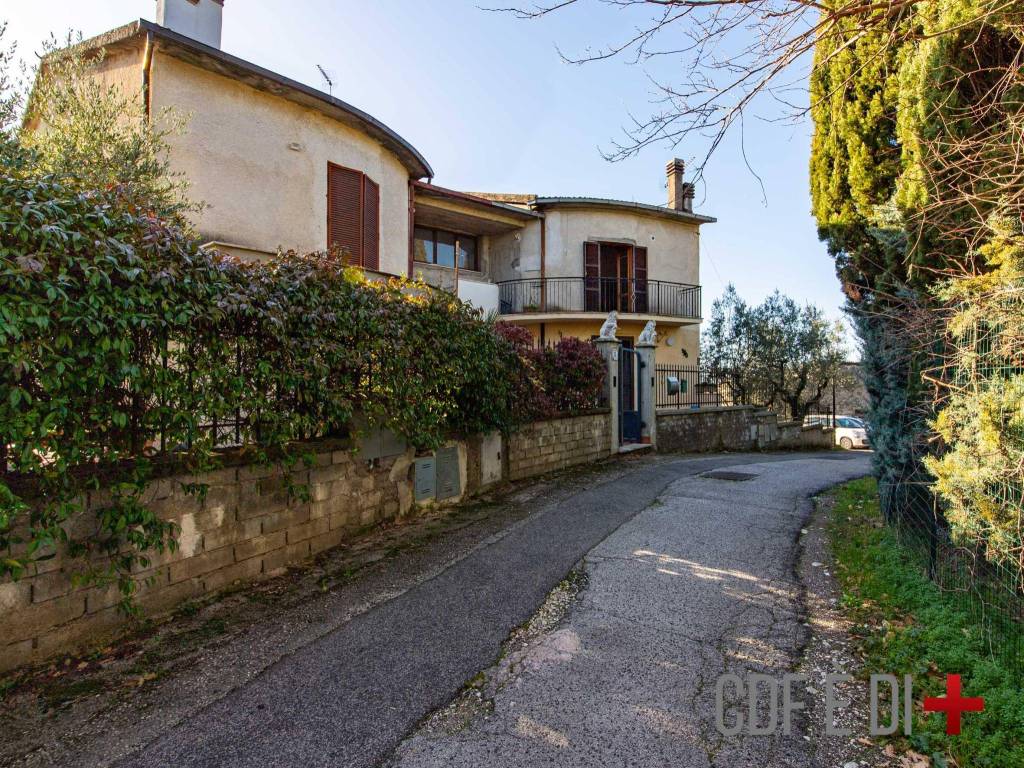 Appartamento a Monteleone sabino in Via Colle Gioiello - Foto 4