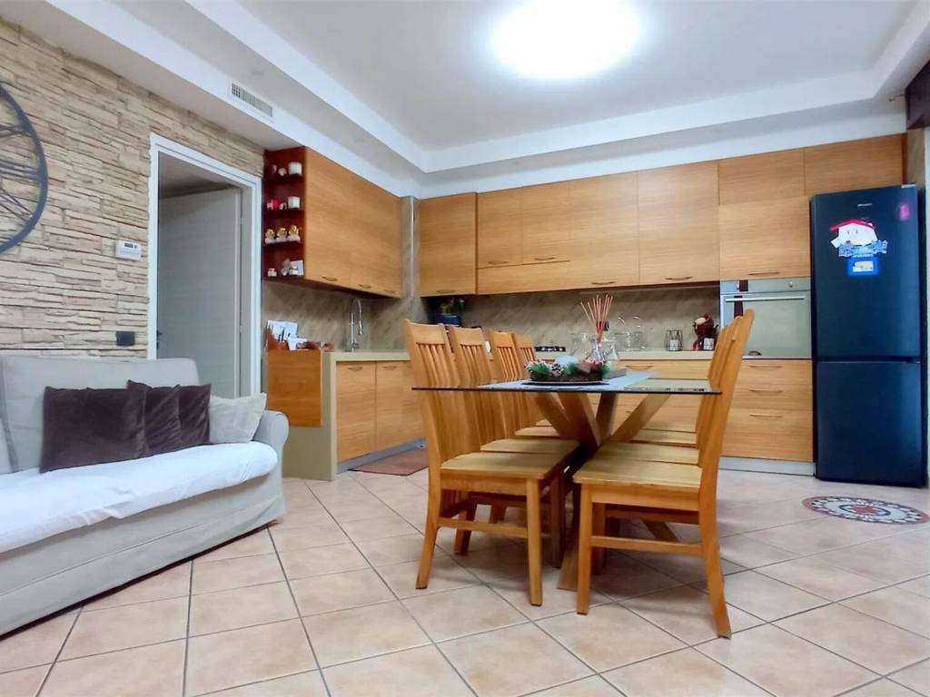 Appartamento a Carimate in Via Nobili Calvi - Foto 2