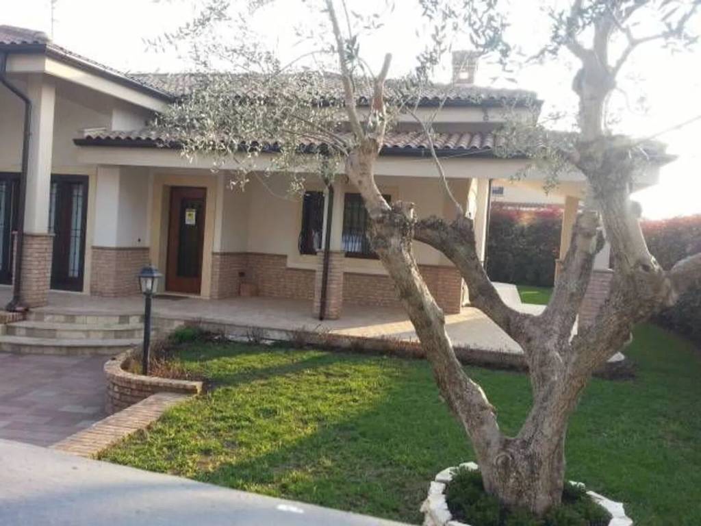 Villa a Anzio in Via Della Cannuccia - Foto 2