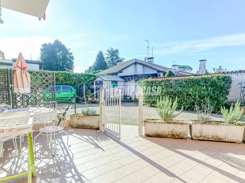 Appartamento a Castelletto sopra ticino in Via Lago Maggiore - Foto 2