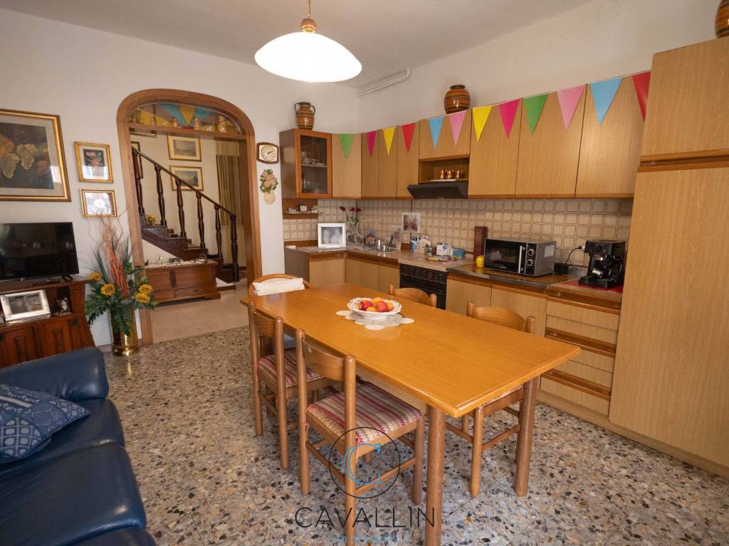Villa a Montebelluna in Viale Pietro Bertolini, 29 - Foto 2