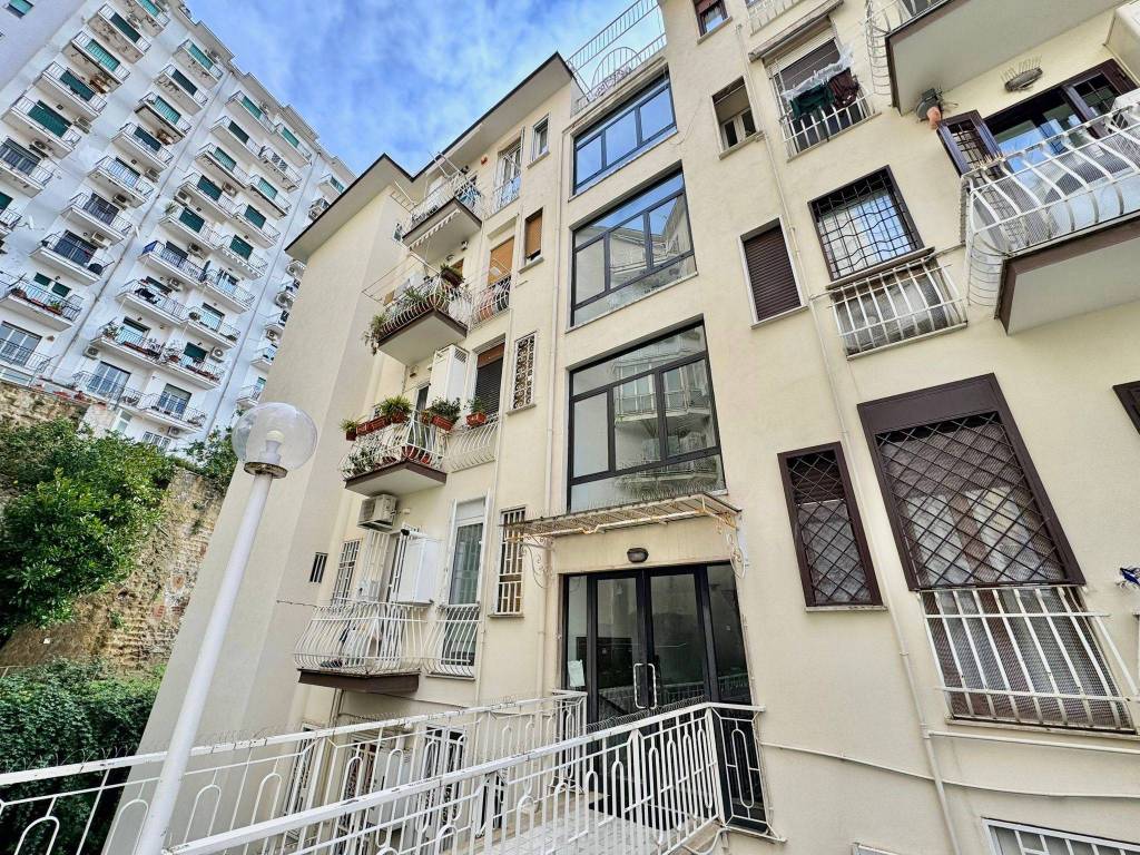 Appartamento a Napoli in Viale Privato Davide Winspeare, 8 - Foto 2