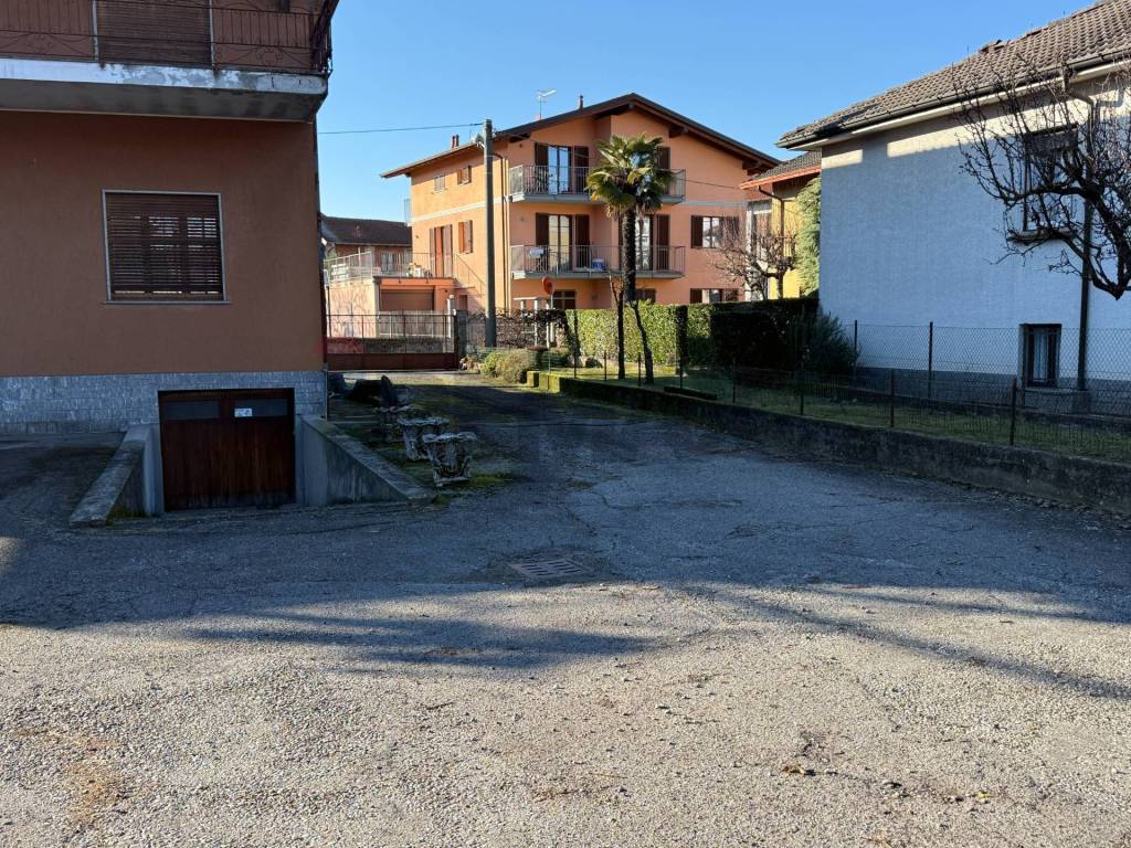 Villa a Brebbia in via Manzoni, 19 - Foto 3