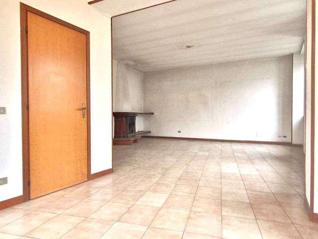 Appartamento a Castelletto sopra ticino in Via Guglielmo Marconi, 32 - Foto 3