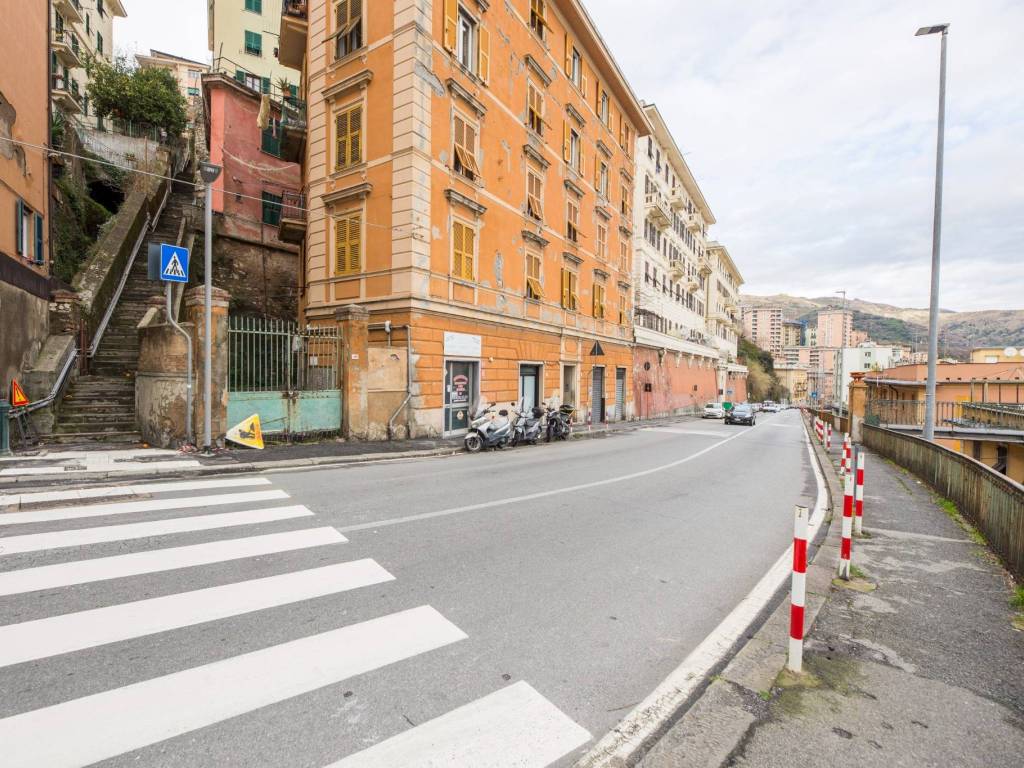 Appartamento a Genova in Via Leonardo Montaldo, 29 - Foto 2