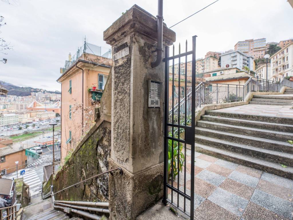 Appartamento a Genova in Via Leonardo Montaldo, 29 - Foto 3