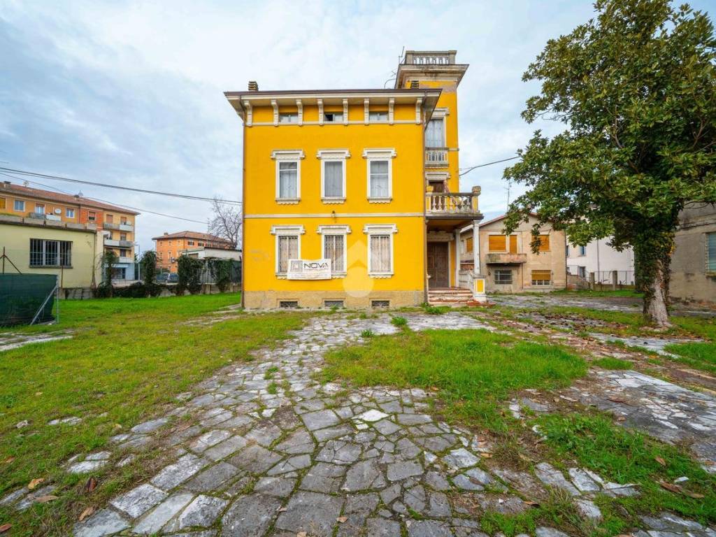 Villa a Novellara in Viale Roma, 46 - Foto 2