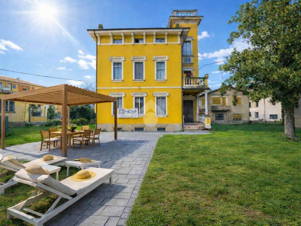 Villa a Novellara in Viale Roma, 46 - Foto 3