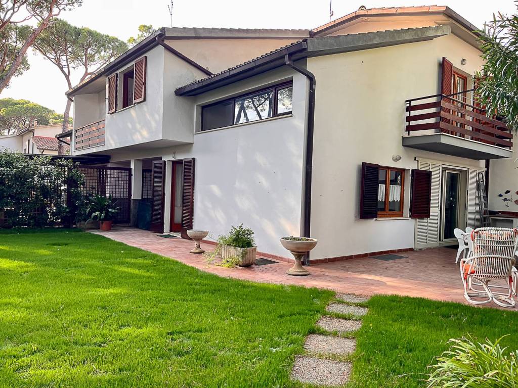 Casa indipendente a Castiglione della pescaia in Viale John Fitzgerald Kennedy, 26 - Foto 2
